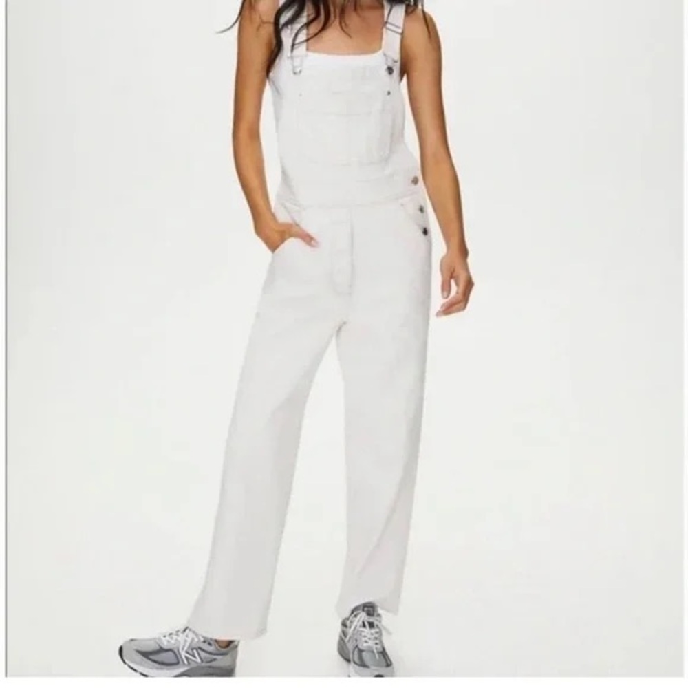 Aritzia Women's Light Denim Overalls